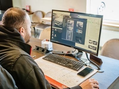 Die Gasprüfung am Wohnmobil wird am Computer durchgeführt.