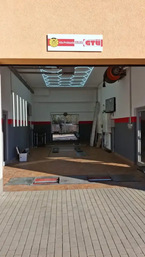 Prüfstelle EOS Teltow Ansicht auf die Halle