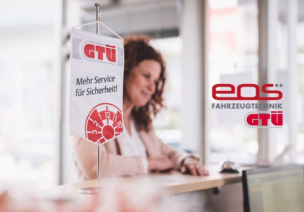 Dame am Empfang bei EOS Fahrzeugtechnik