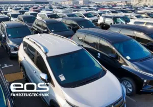 Gebrauchtwagen Parkplatz mit vielen Fahrzeugen zum Verkauf