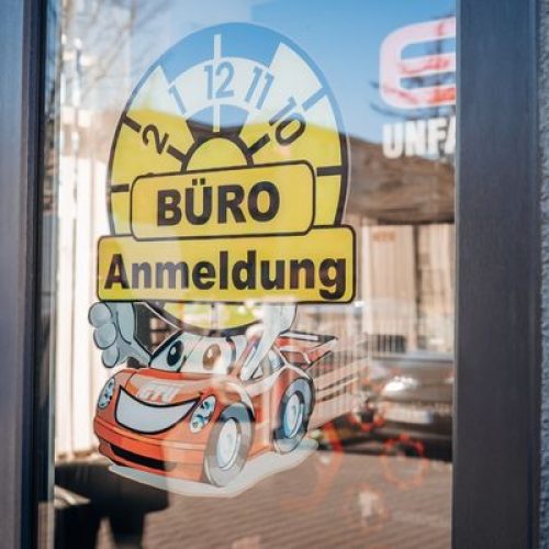 Eingang Büro Anmeldung bei EOS Prüfstelle Berlin
